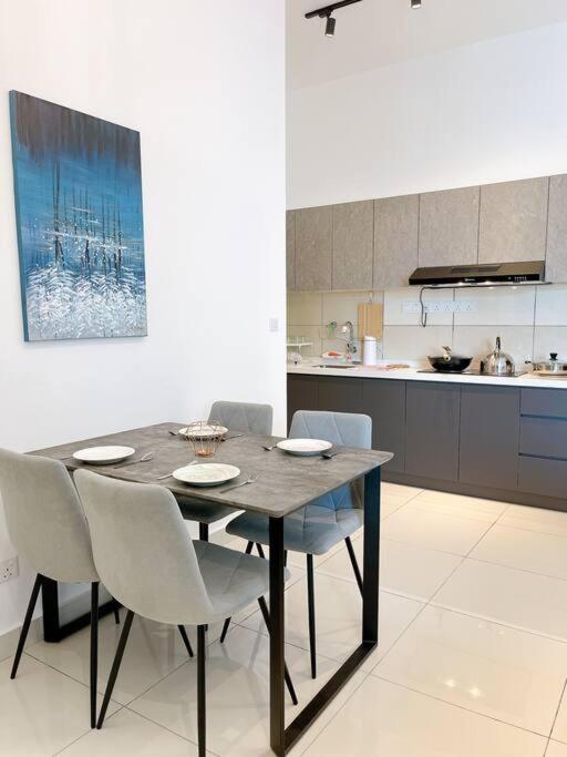 Tr Residence Near Titiwangsa Lrt By Iconique Kuala Lumpur Luaran gambar